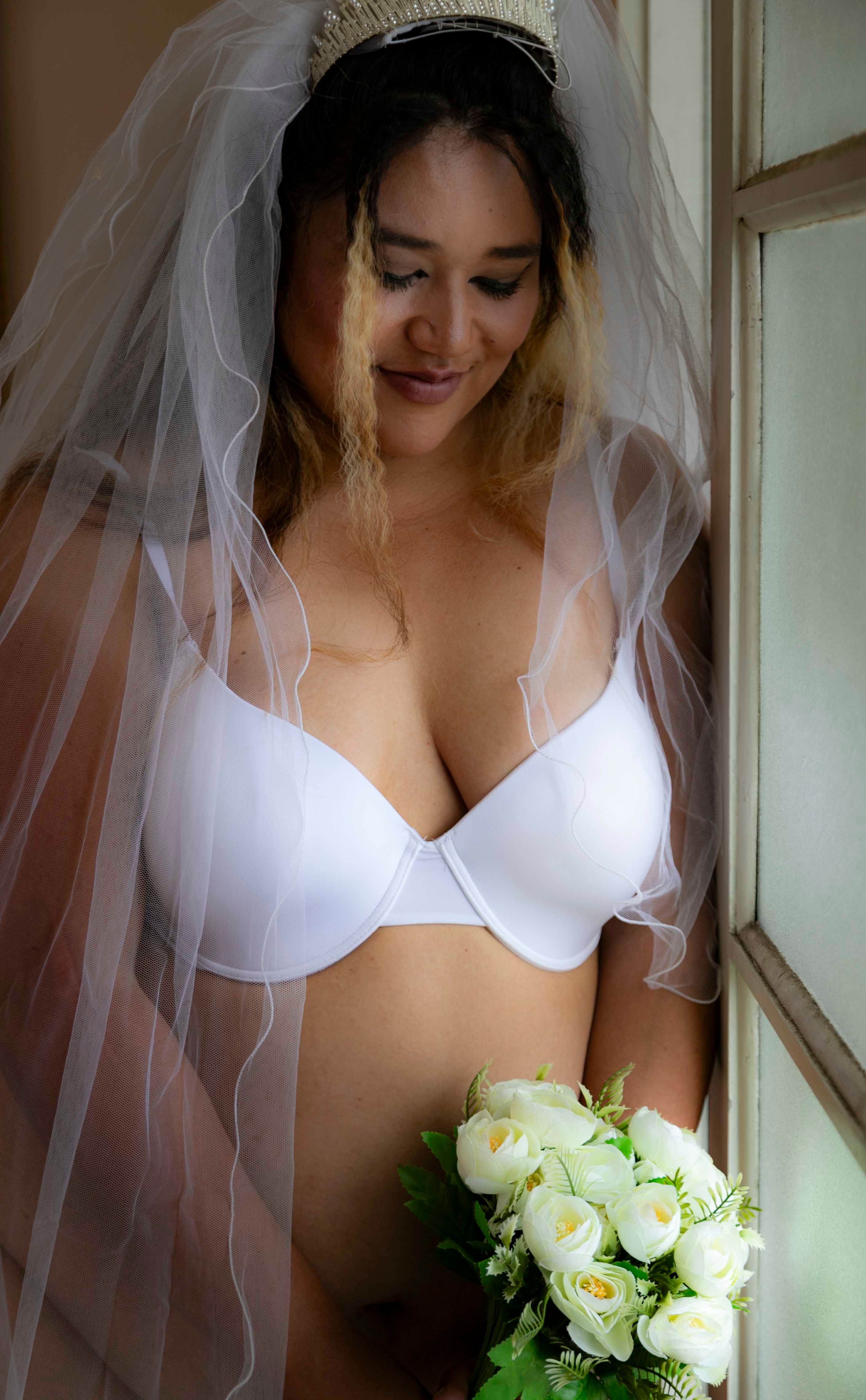 female bride o chase lounge in lingerie, bridal boudoir
melbourne boudoir photography